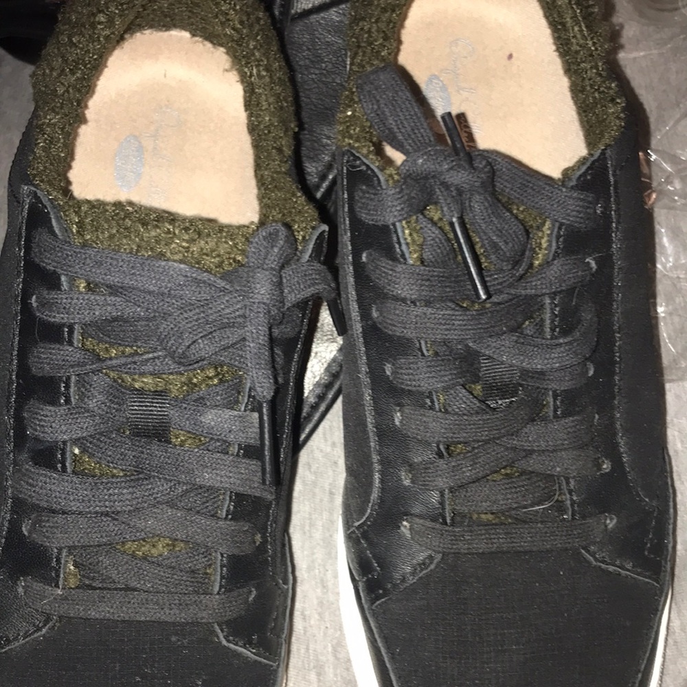 Dr. scholl’s black sneakers